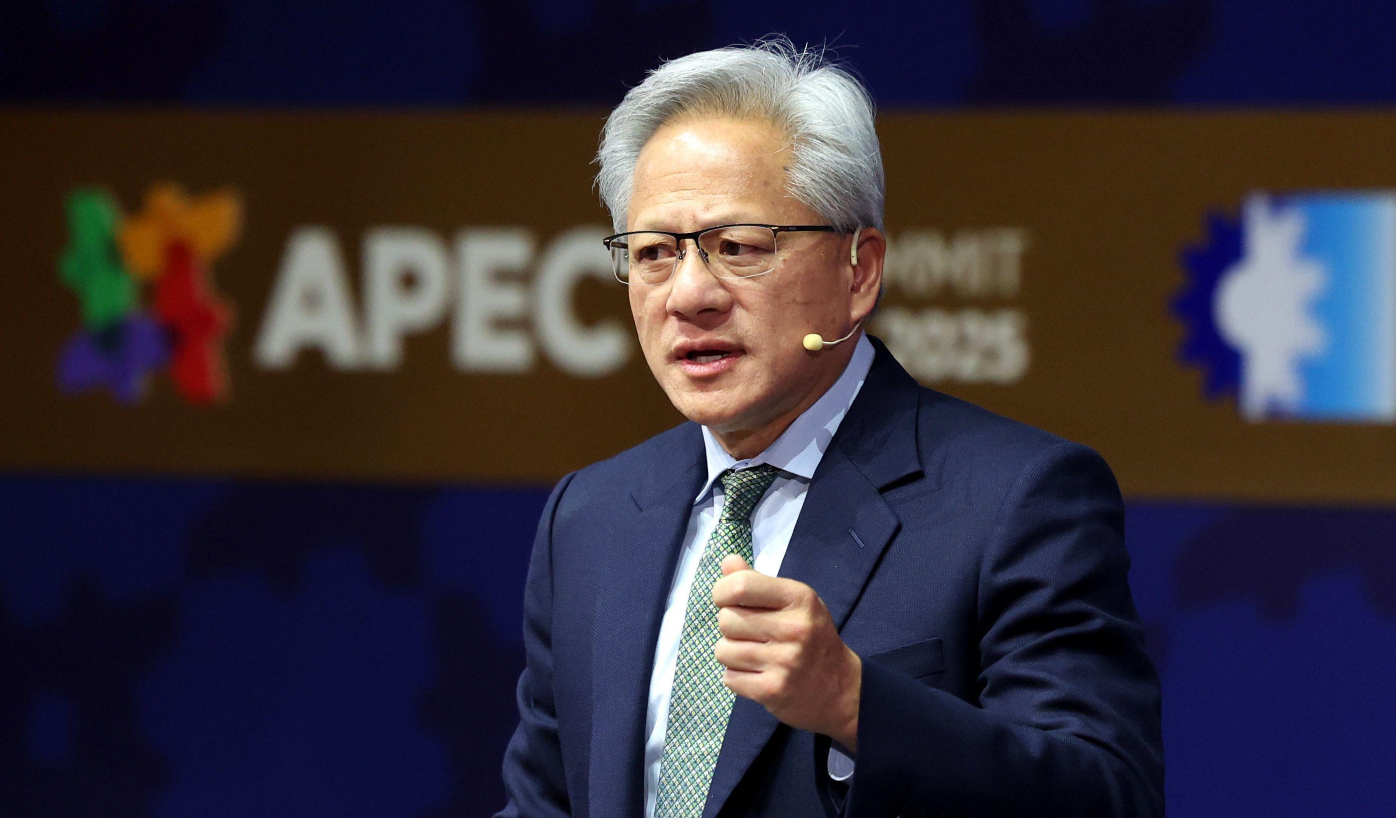 젠슨 황 CEO가 31일 오후 APEC CEO 서밋에서 연설하고 있다