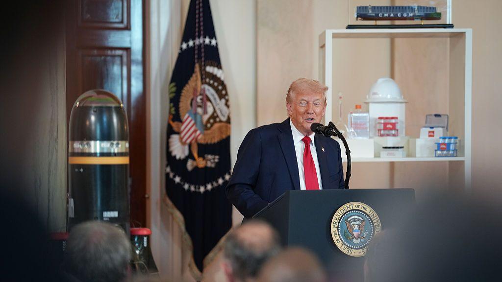 Trump tells business chiefs he needs little bit of time as US economy shrinks