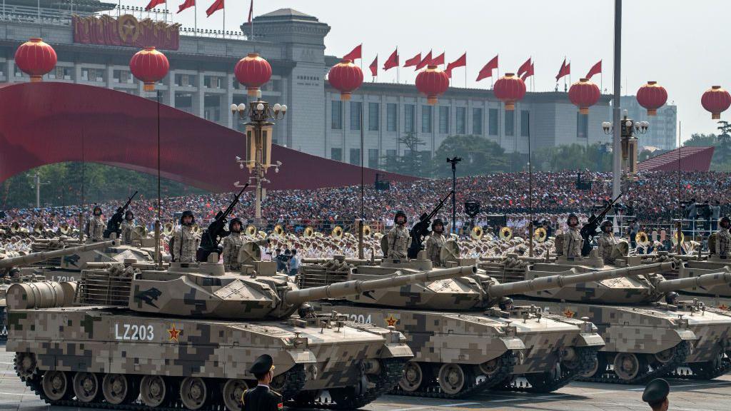 Tanques de guerra em parada militar em Pequim