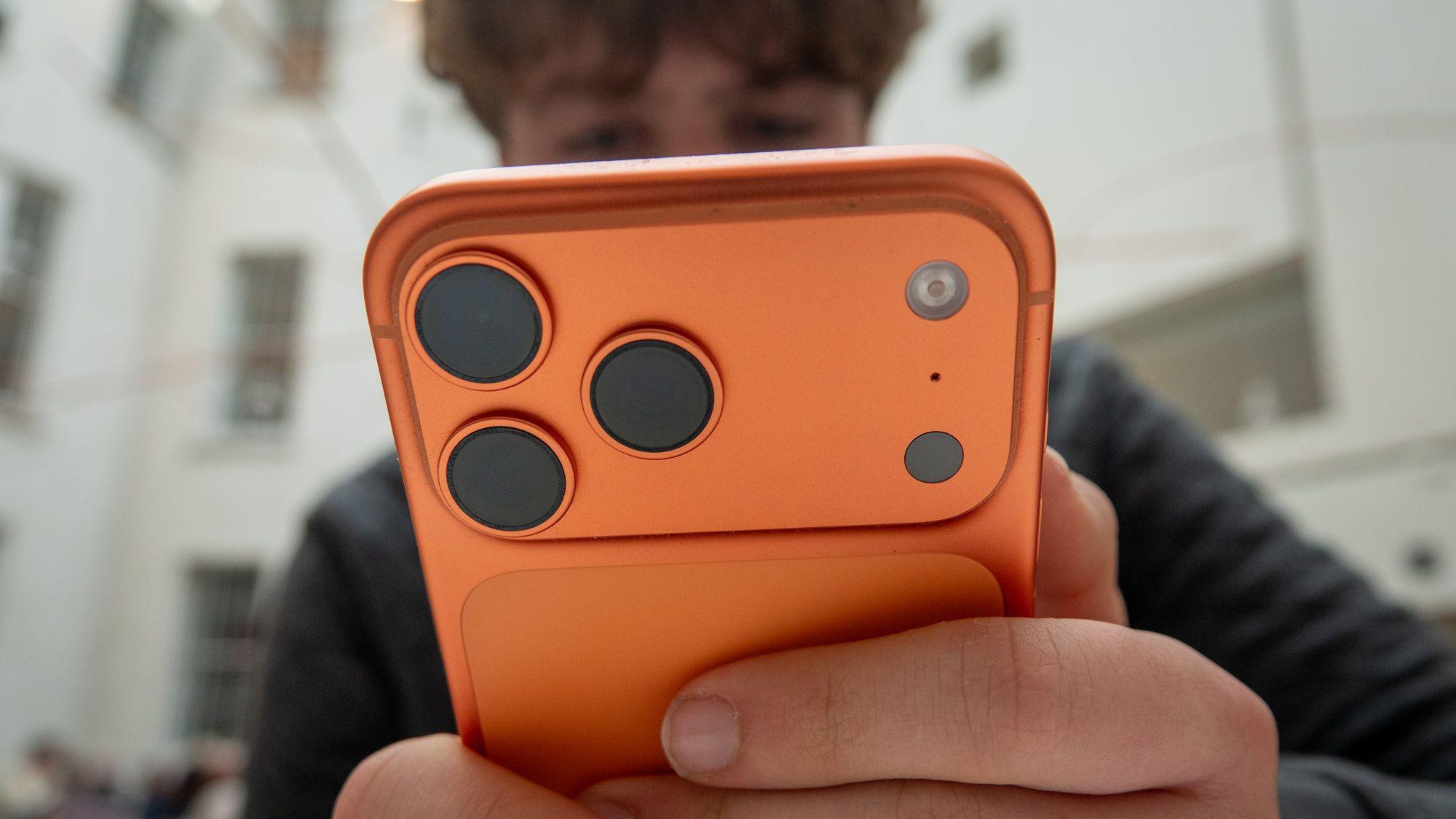 في ظل سُمّية وسائل التواصل، هل ما زال استخدامها أخلاقياً؟ -مقال في الغارديان