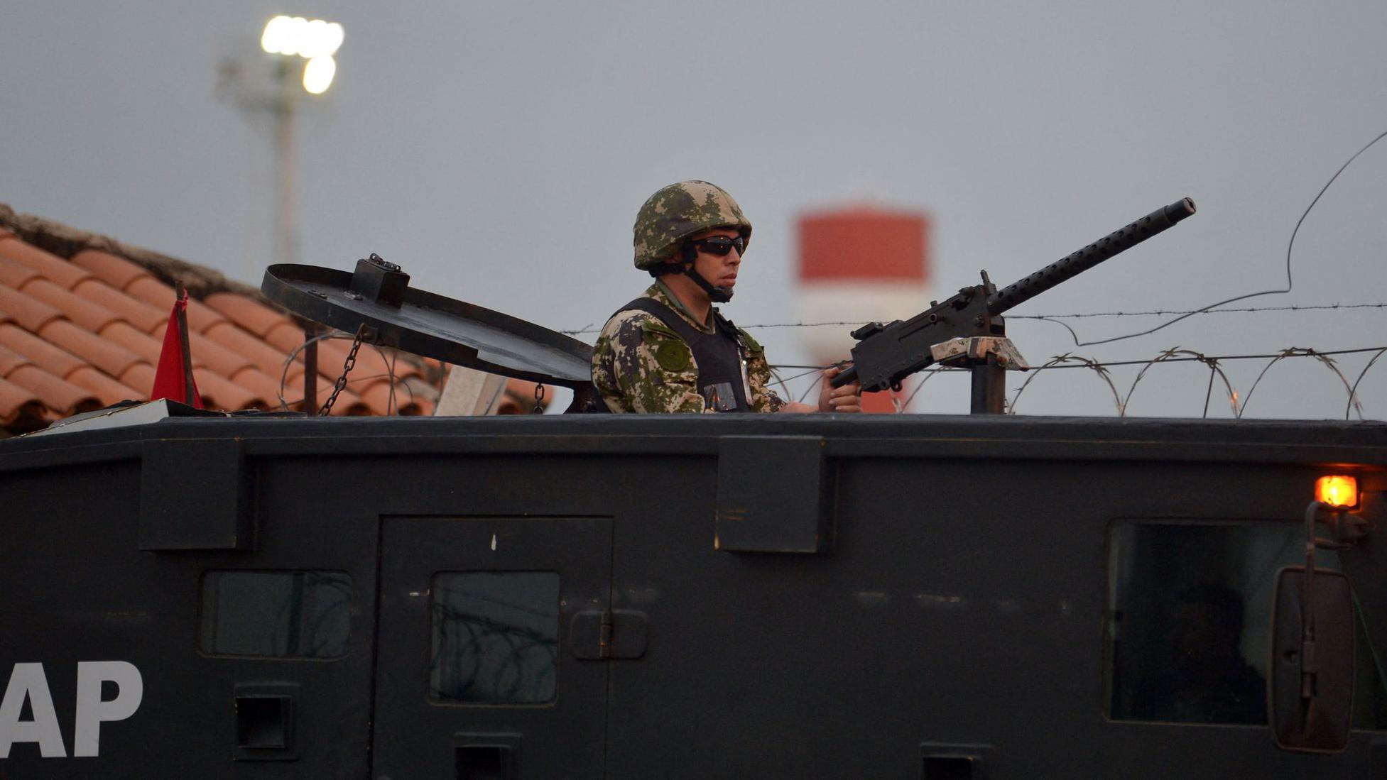 Un miembro de la Fuerza Aérea Paraguaya en Luque, Paraguay, el 21 de mayo de 2025.