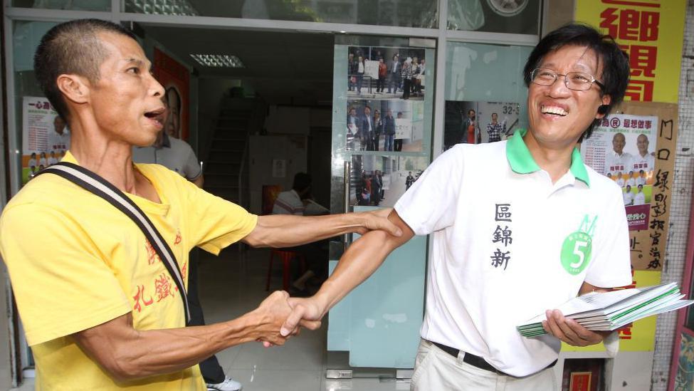 黃偉民（左）與區錦新（右）。