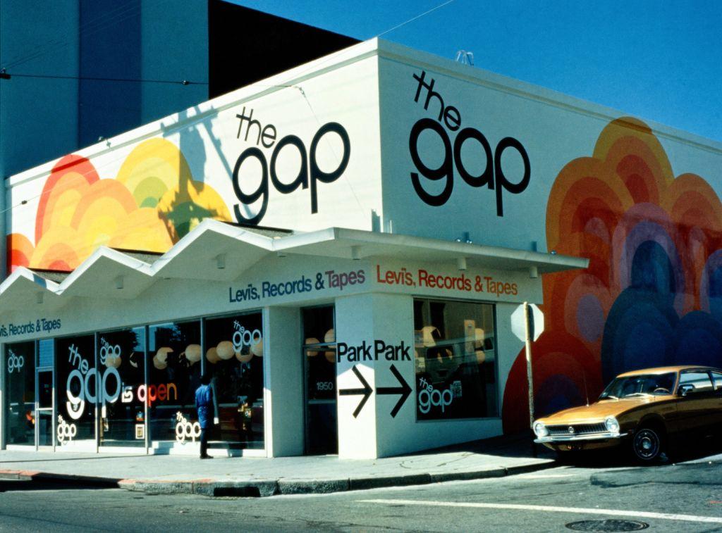 Foto de 1969 de la tienda the gap en una esquina de San Francisco
