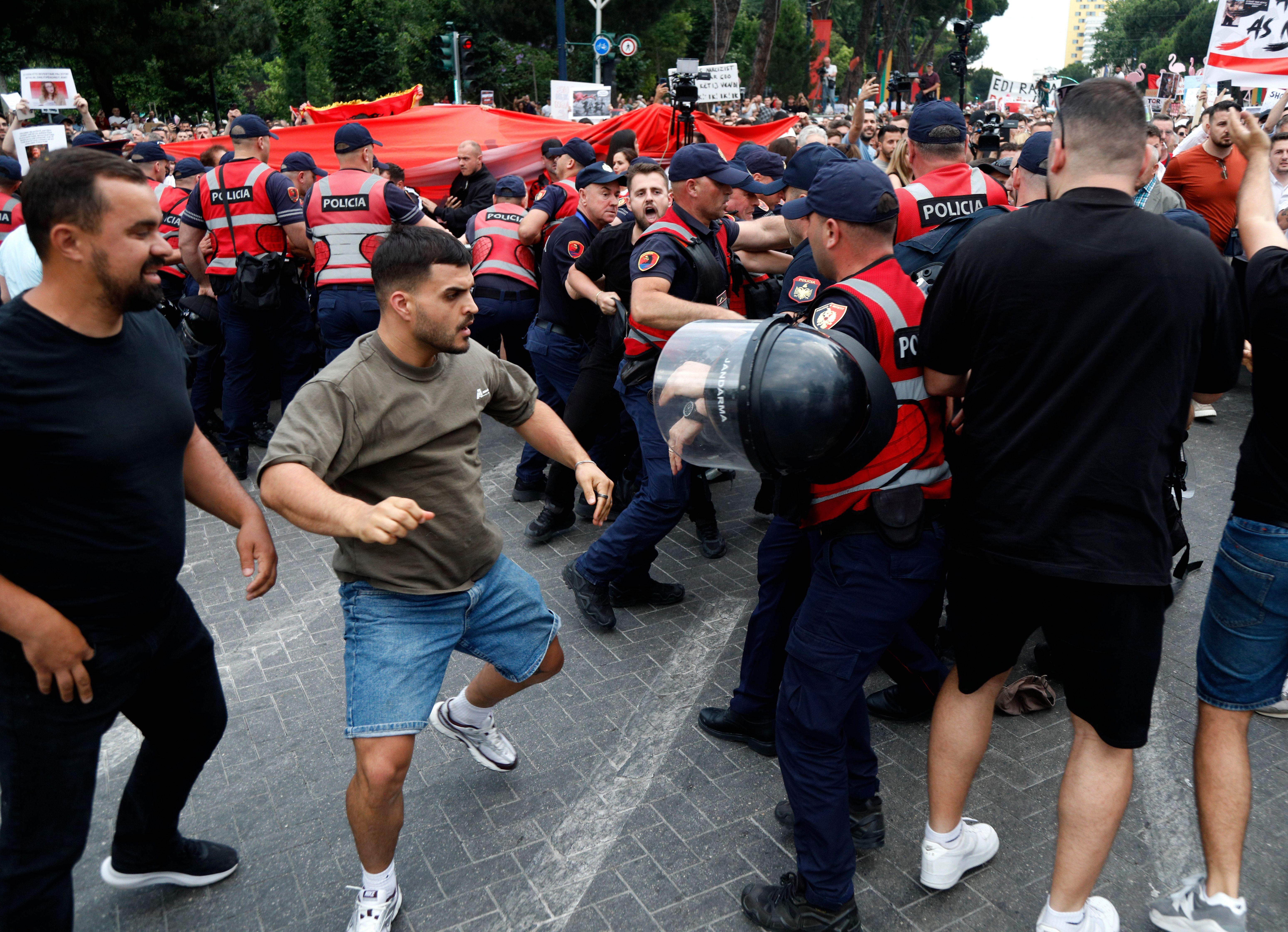 protesti u tirani