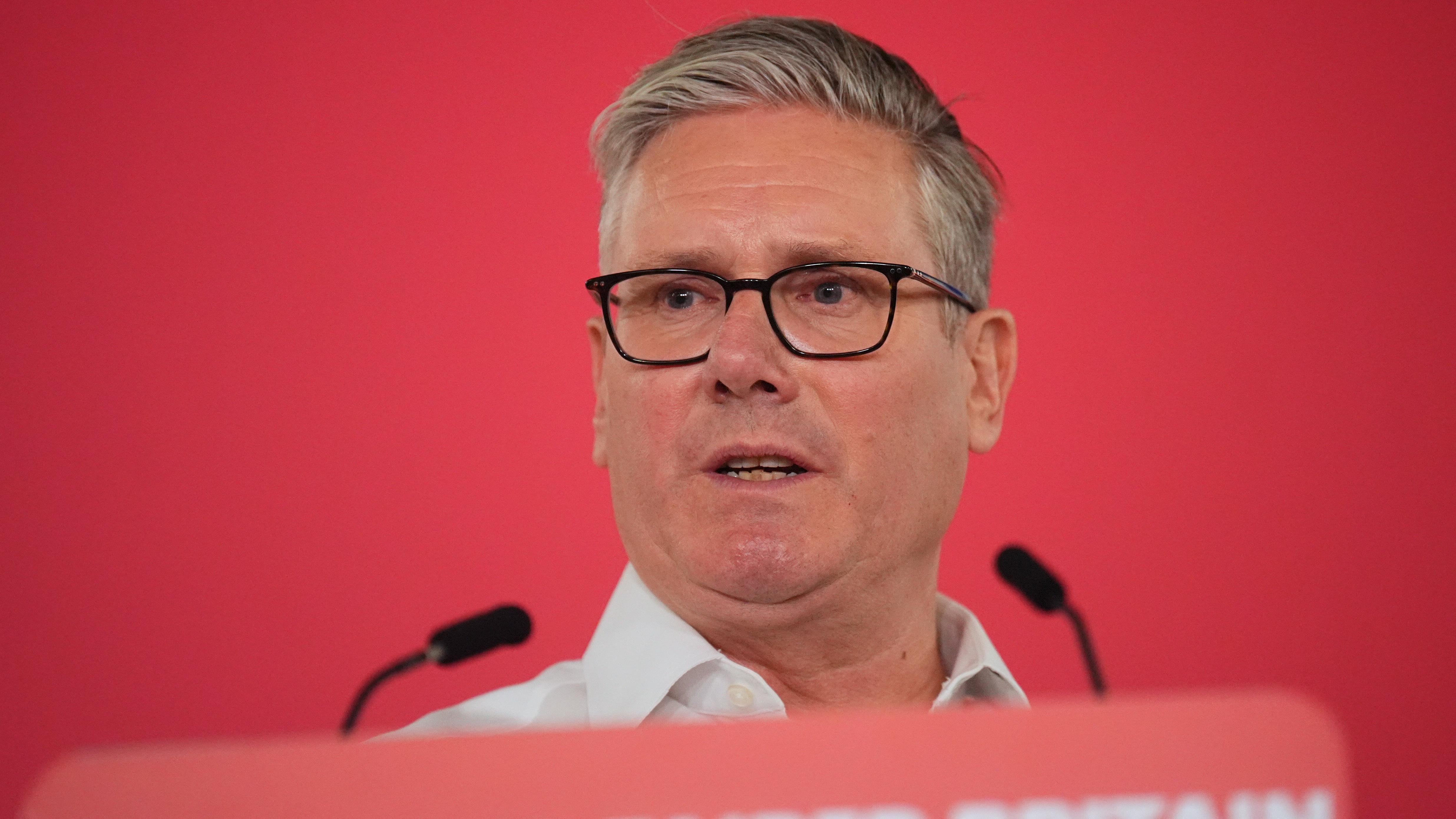 First government minister resigns and urges Starmer to set timetable to quit