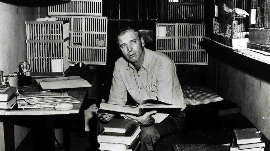 Foto Burt Lancaster yang memerankan Robert Stroud dalam film, Birdman of Alcatraz