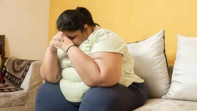 اس بیماری میں جسم کے مخصوص حصوں پر موٹی اور سخت چربی چھاتی جاتی ہے