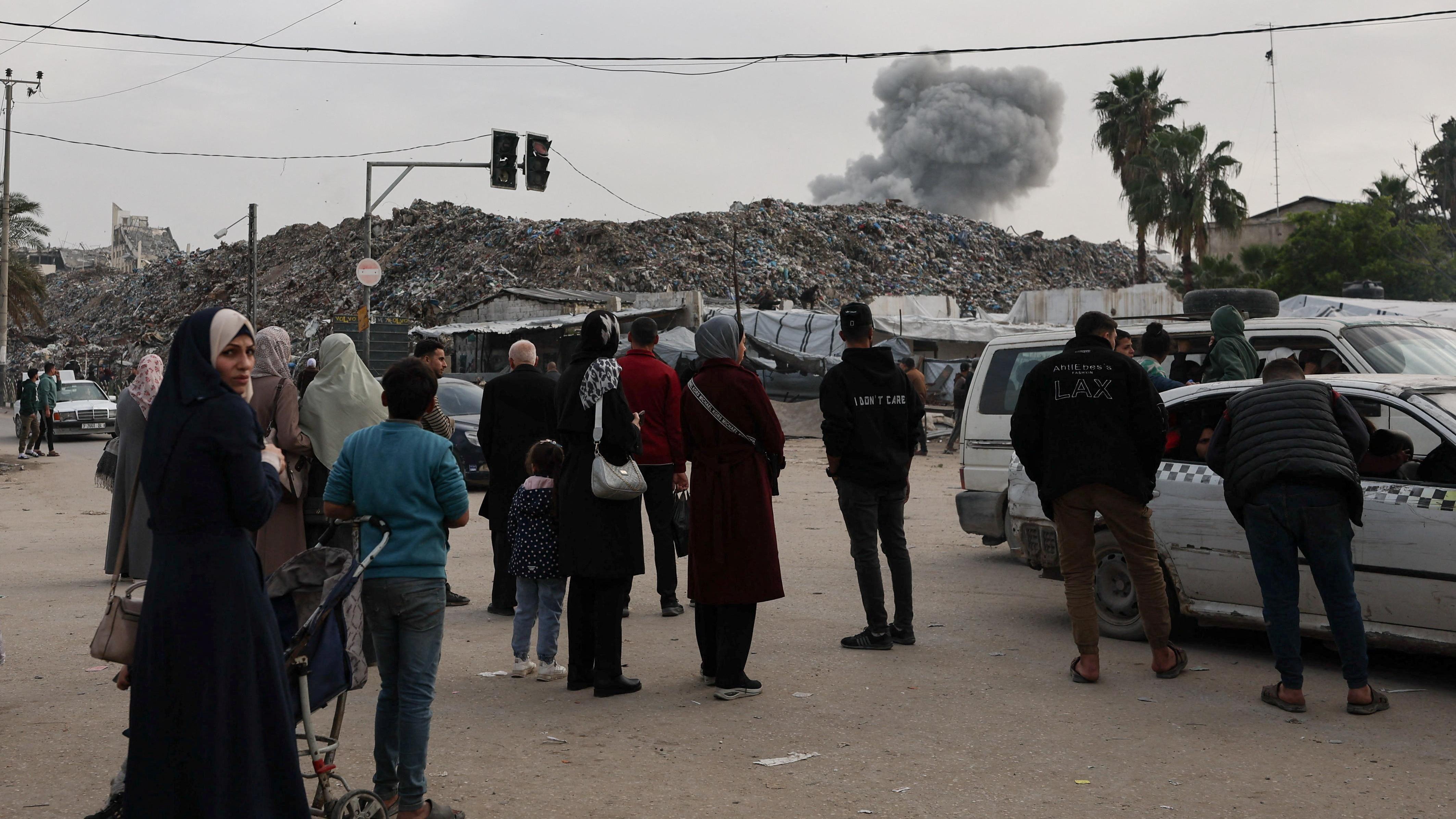الجيش الإسرائيلي يقصف مبنى سكنياً في حي الزيتون بغزة، ومعبر رفح مغلق حتى الأحد