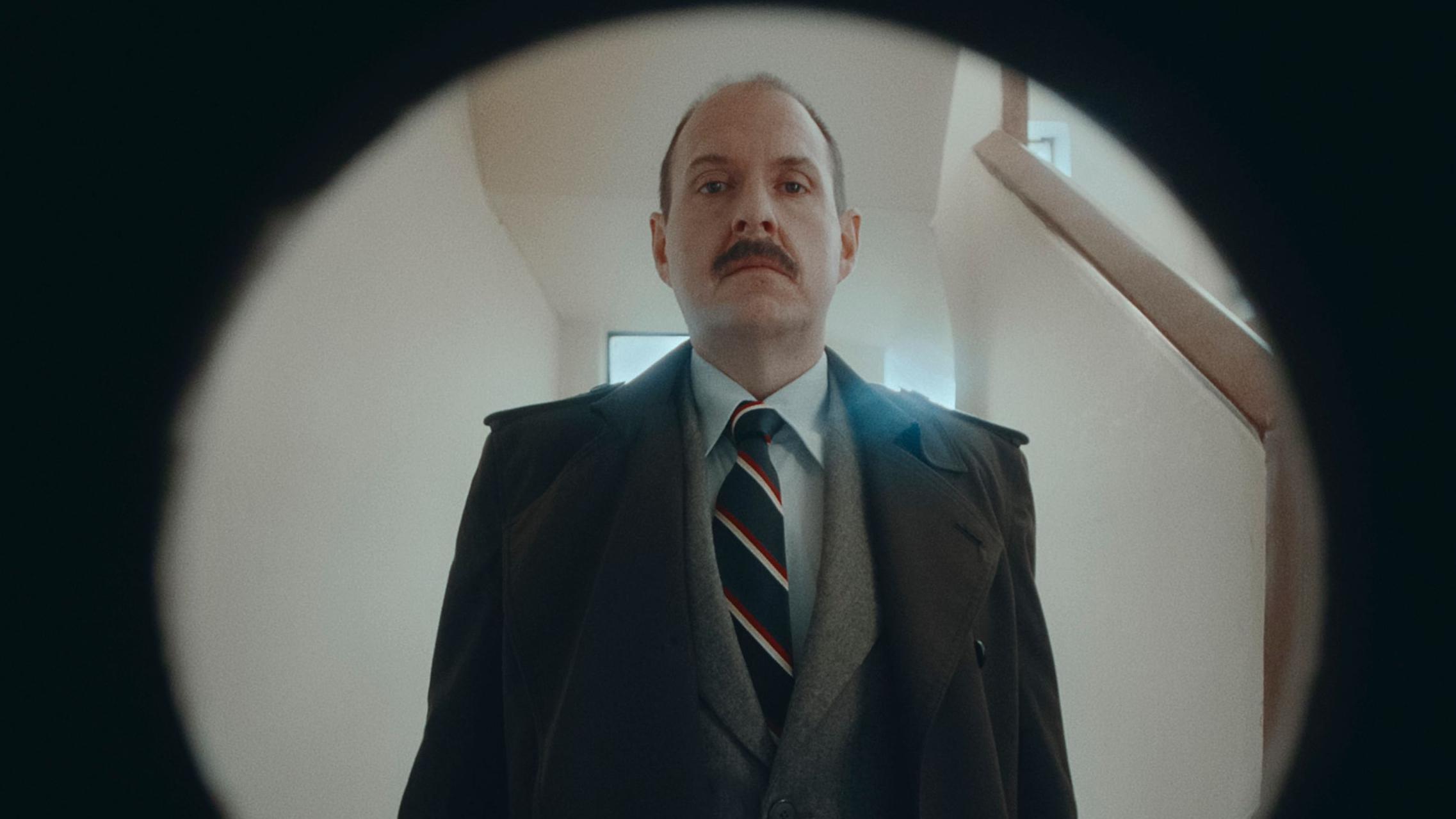 Andrés Parra en un fotograma de la miniserie de Netflix. 