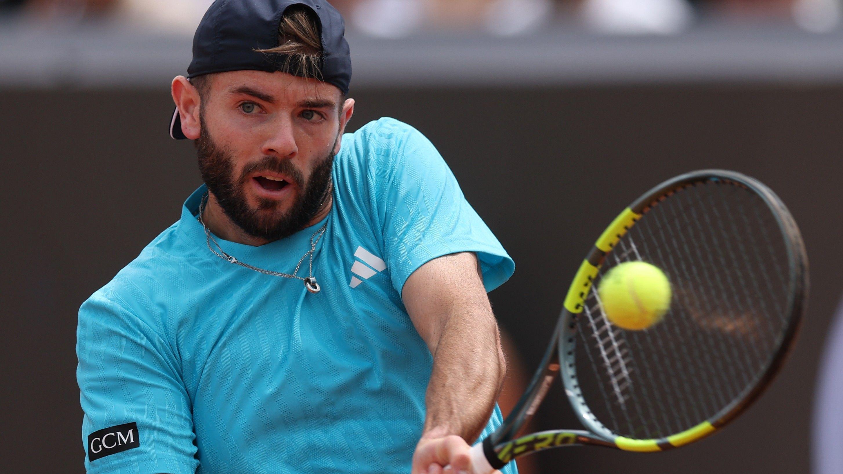 French Open: GBs Fearnley loses first set to Cerundolo - listen & follow