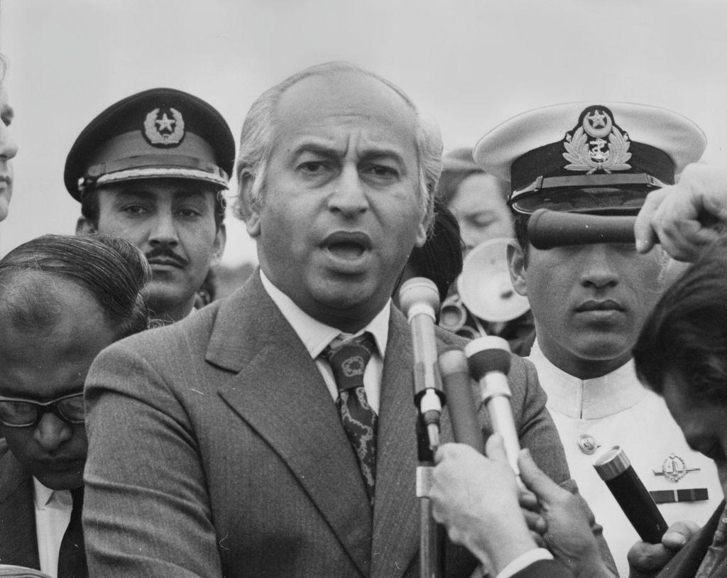وزیراعلیٰ معراج خالد، جو ایک نہایت زیرک سیاسی رہنما اور بھٹو کے دوست بھی تھے،