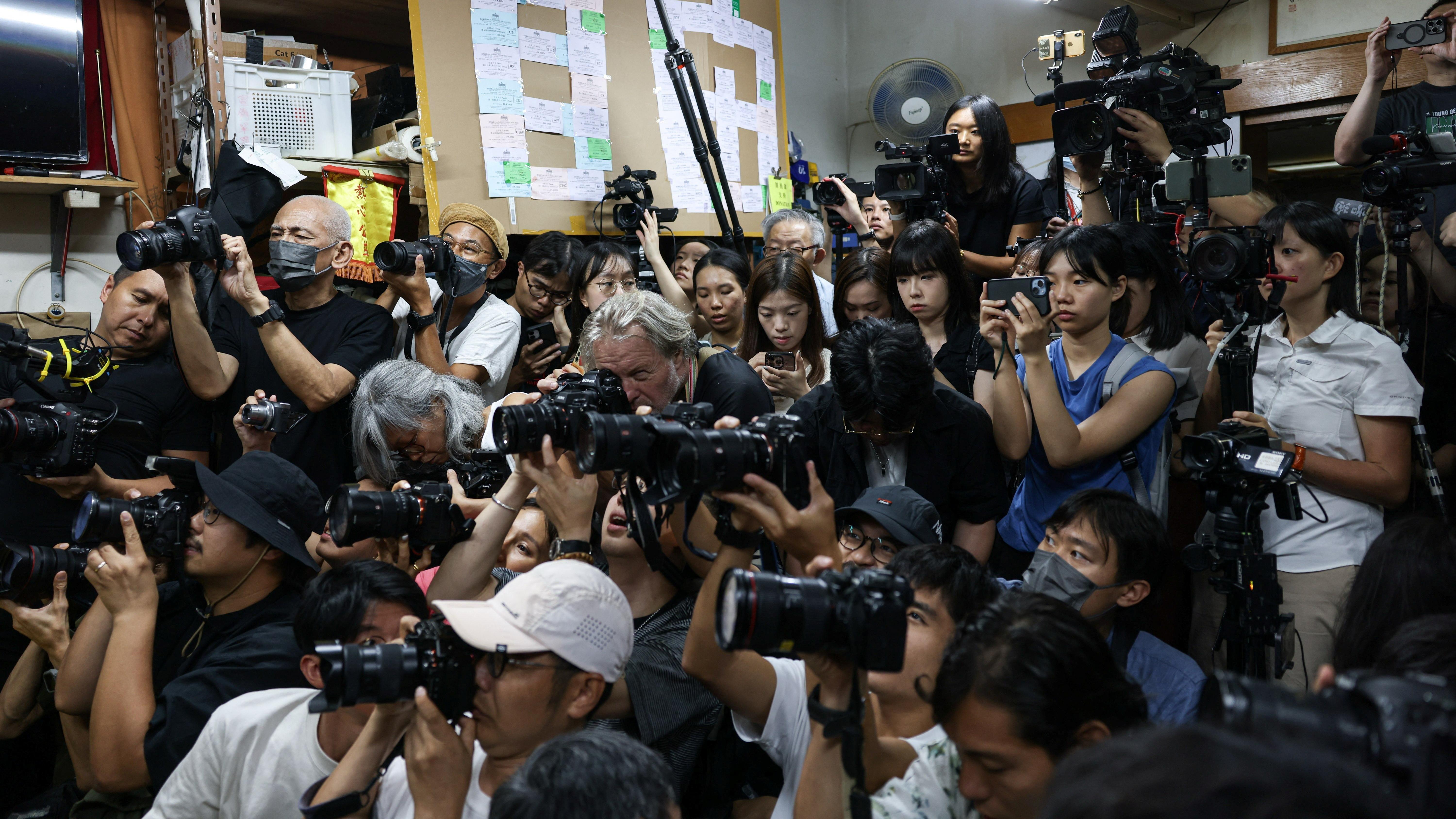 香港社民連解散記者會現場擠滿中外媒體記者（29/6/2025）