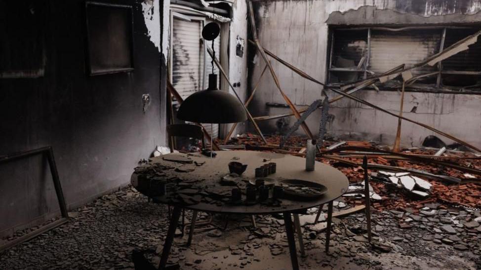 أنقاض وحطام 