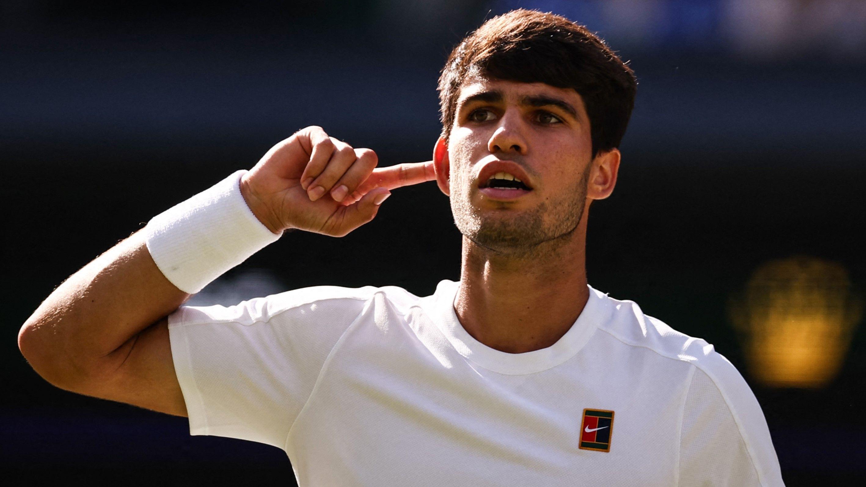 Wimbledon final: Alcaraz wins first set but Sinner breaks to start second