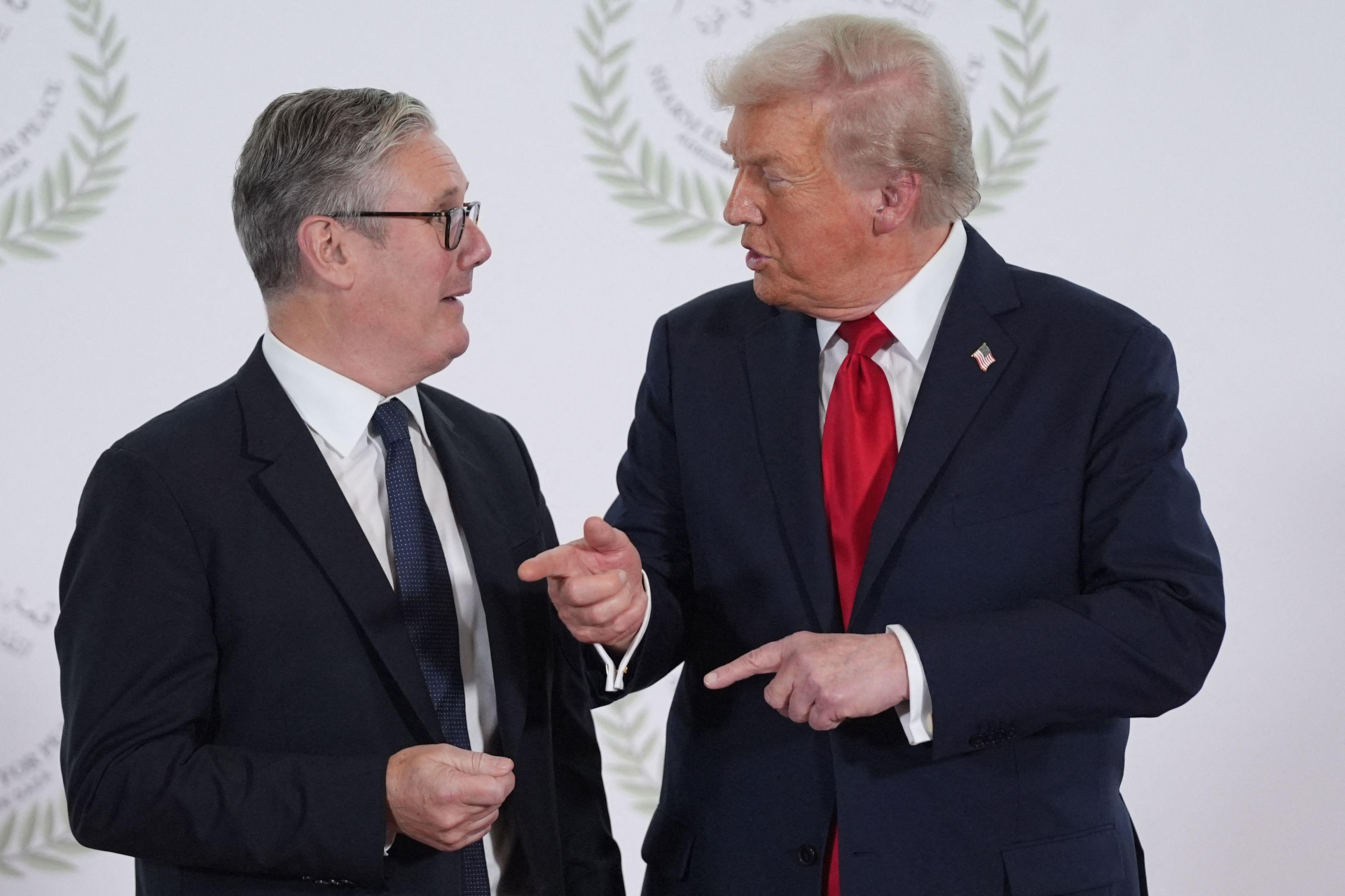 تقرير يُشير إلى أن ستارمر رفض طلب ترامب استخدام قواعد بريطانية لضرب إيران 