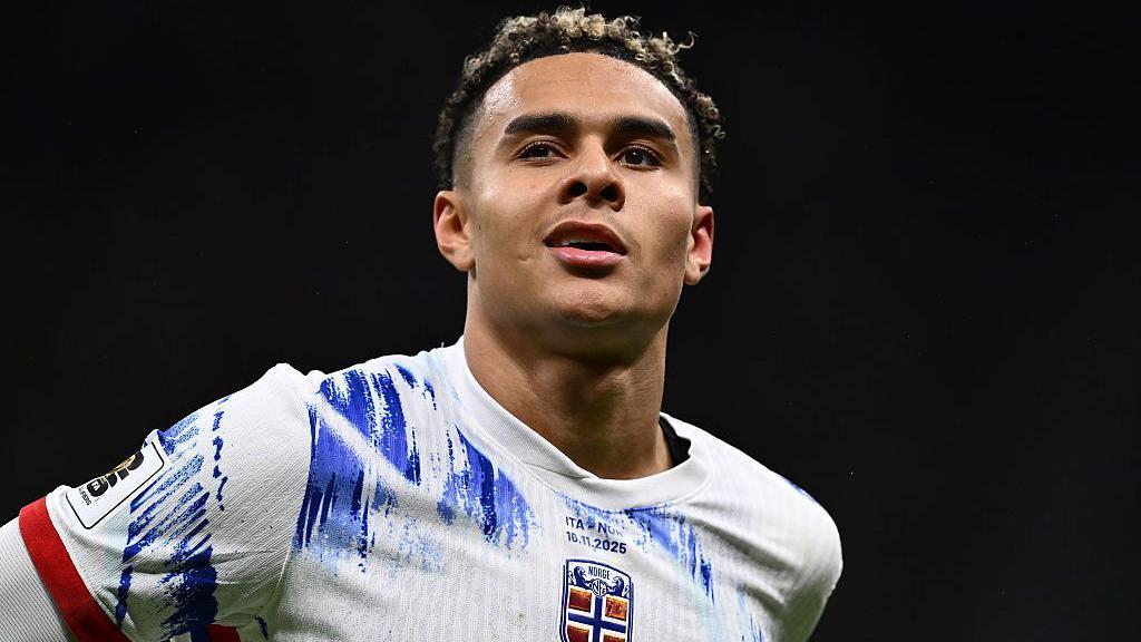 Antonio Nusa comemora o gol na vit&oacute;ria da Noruega por 4-1 contra a It&aacute;lia nas eliminat&oacute;rias para a Copa do Mundo