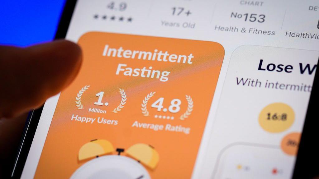 الصوم المتقطع اكتسب شعبية واسعة لدى الراغبين في إنقاص الوزن 