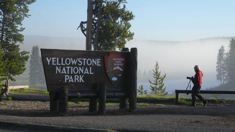 Seven killed in tour bus crash near Yellowstone National Park
