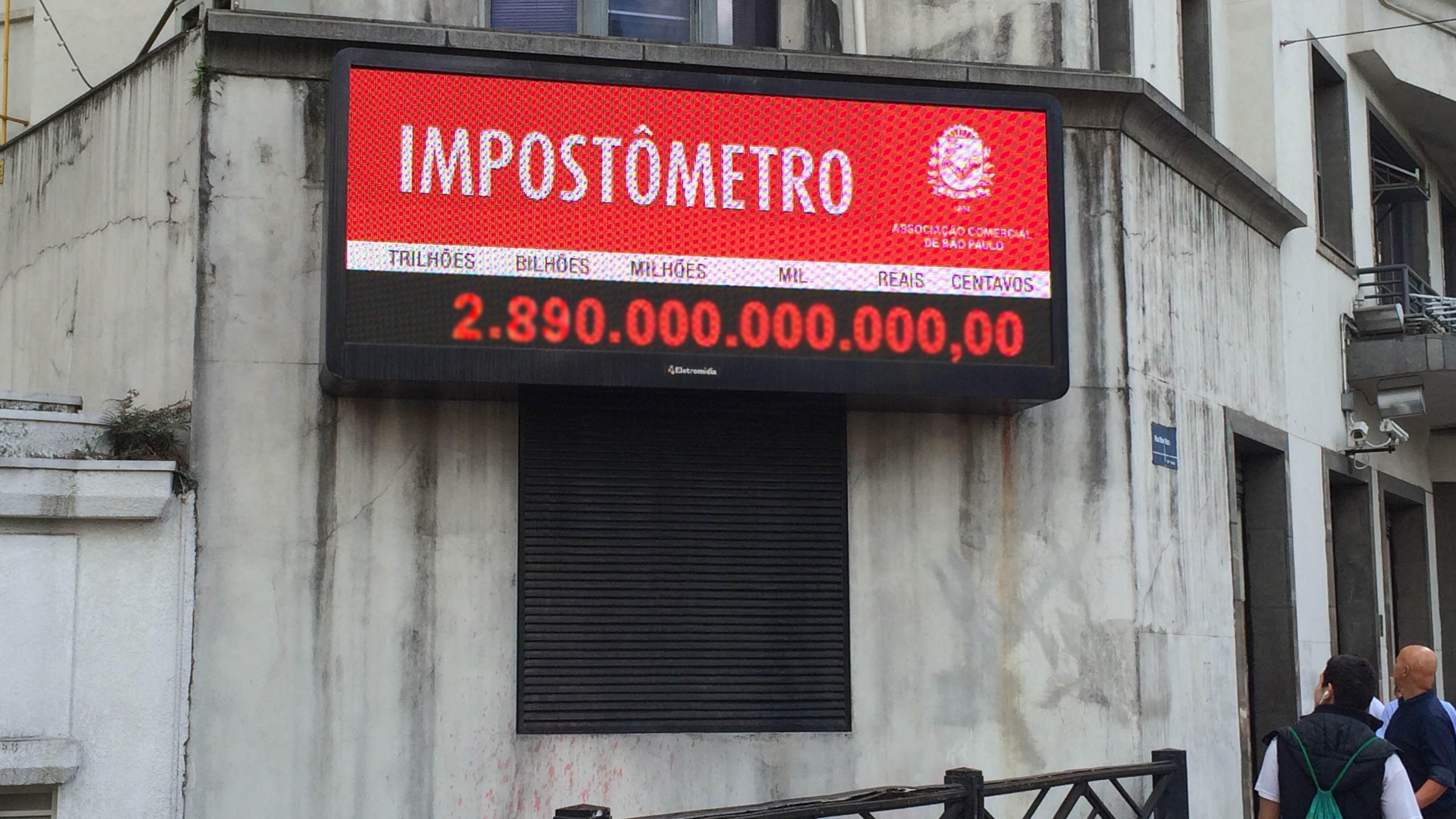 Painel do Impostômetro no centro de São Paulo