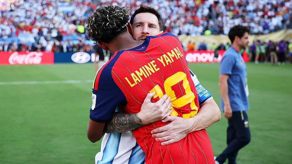 Lamin Jamal je svetski fudbalski šampion, ali prava zvezda je on 18 zagrljaj jamala i mesija