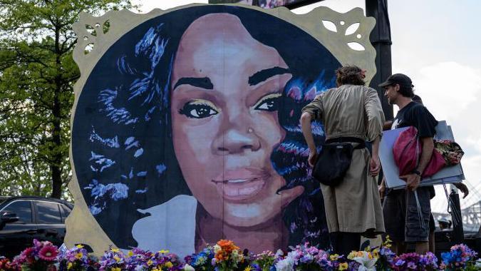 US seeks one-day prison for officer convicted in Breonna Taylor shooting