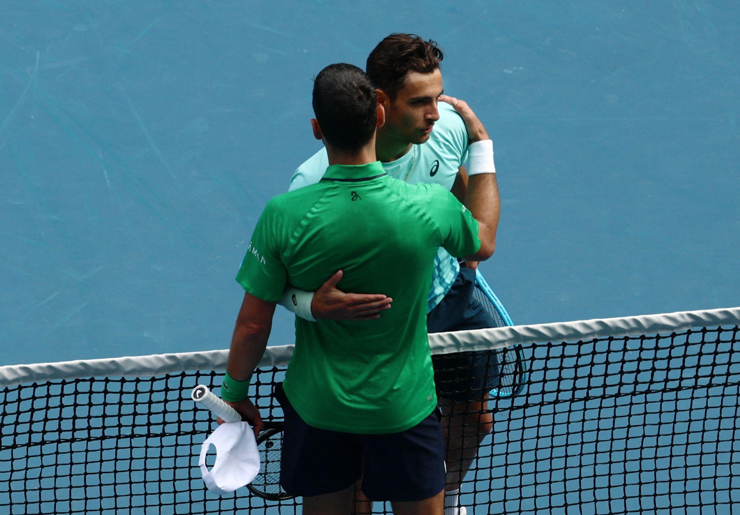 Sreća pogledala Đokovića: Muzeti mu predao, sa Sinerom za finale Australijan opena 4 đoković i muzeti se pozdravljaju na mreži