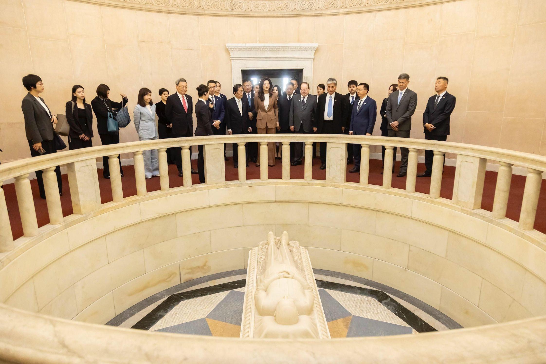 鄭麗文在南京中山陵謁陵