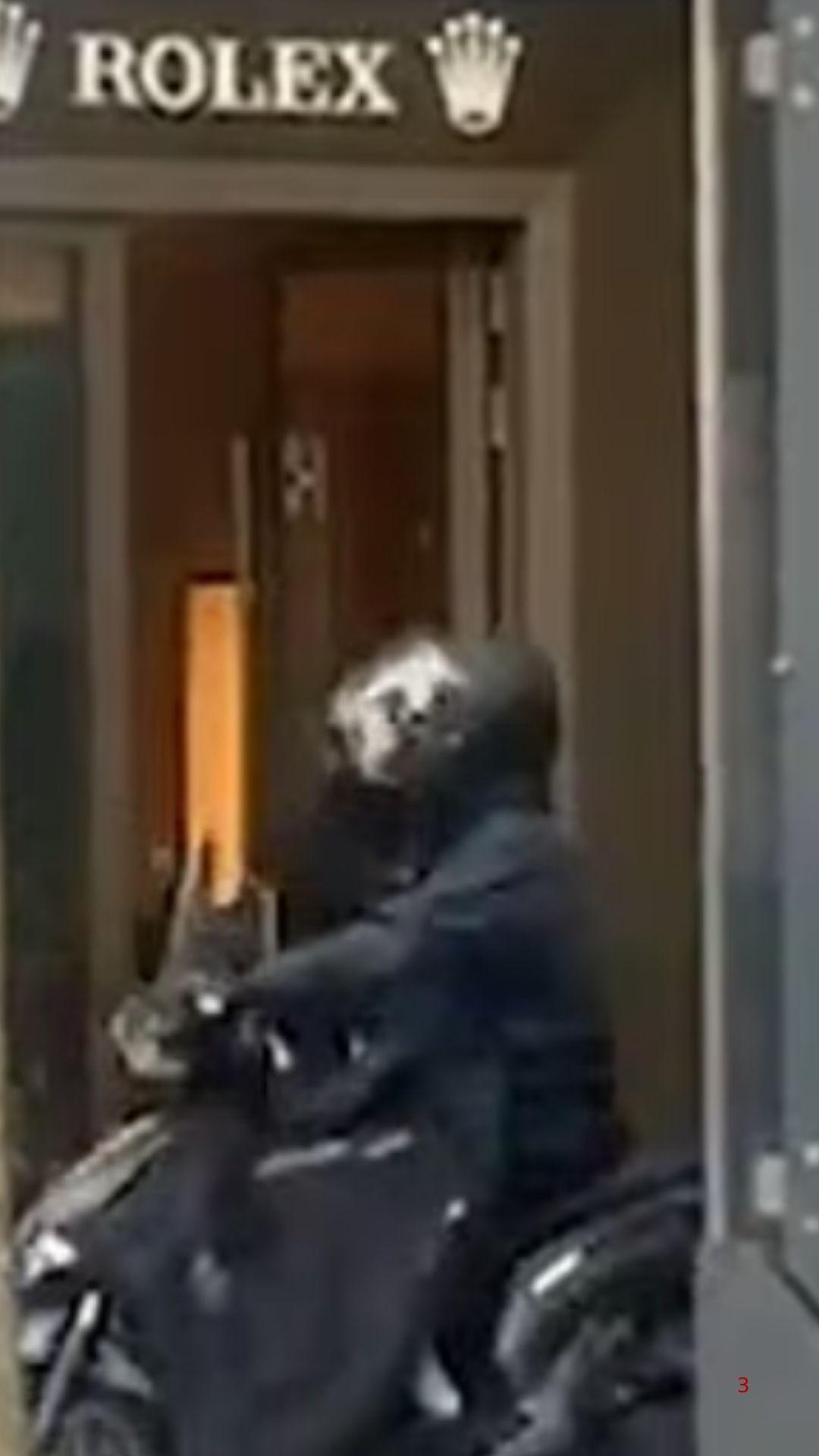 سرقة متجر "رولكس" في وضح النهار بلندن 