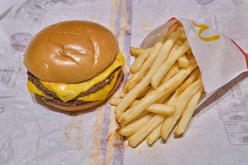 وجبة هامبرغر من ماكدونالدز