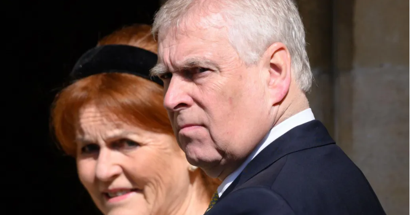 الملك تشارلز يجرّد شقيقه أندرو من لقب "أمير" ومن محل إقامته في قصر رويال لودج 2 صورة تظهر سارة فيرغسون زوجة أندرو السابقة، والتي ستنتقل أيضاُ من من قصر رويال لودج.