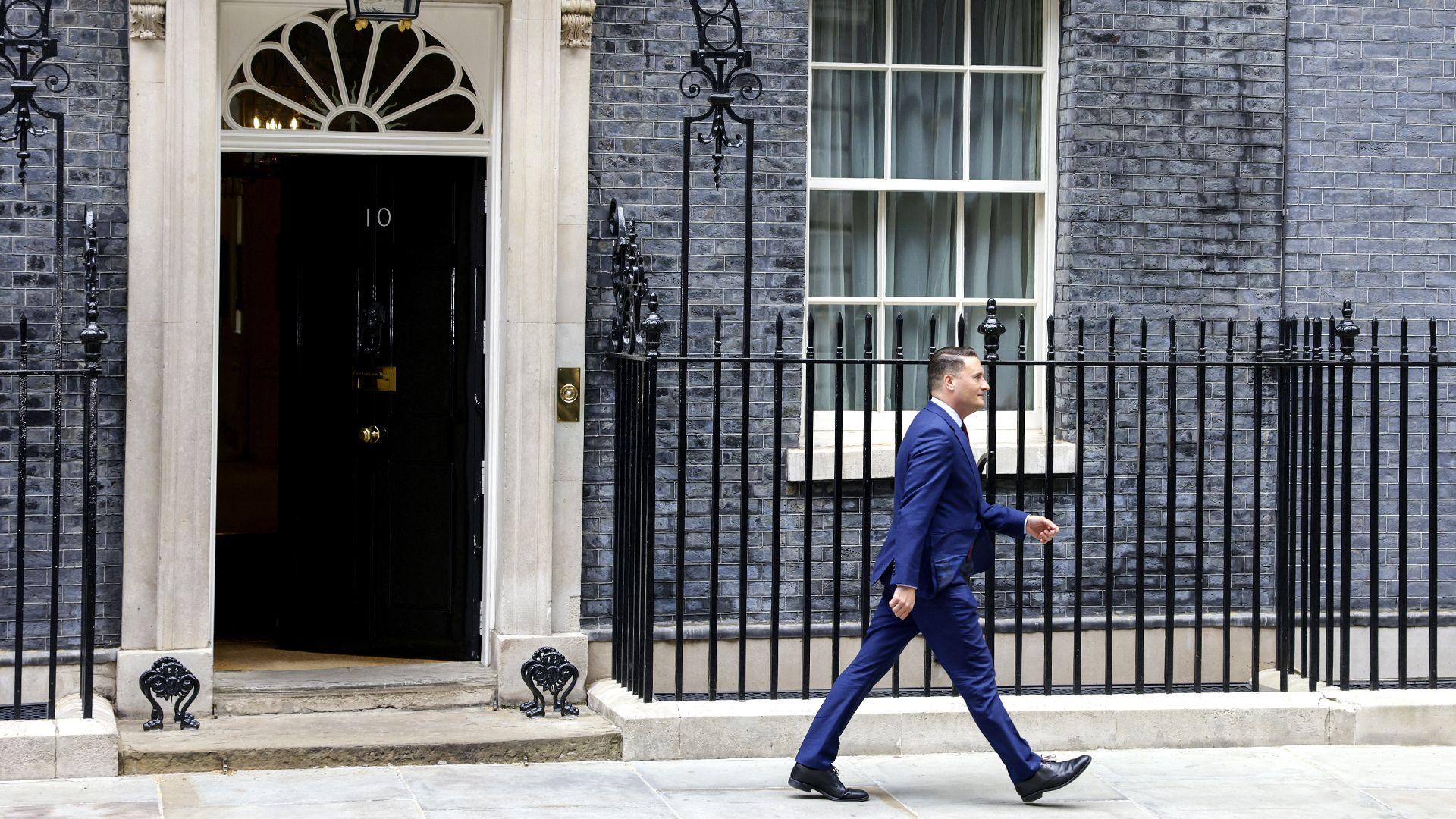 Streeting leaves Downing Street less than 20 minutes after arriving for crunch Starmer meeting
