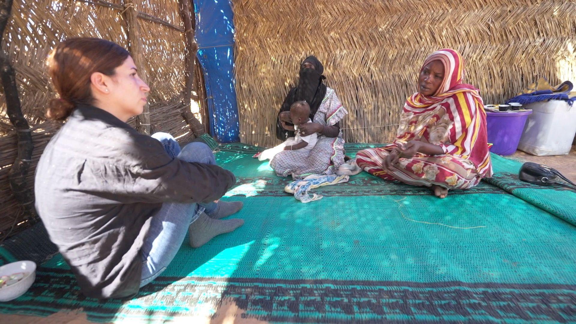 زينب ومريم وآمنة ومراسلة بي بي سي هبة بيطار