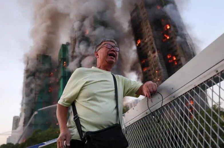 홍콩 소방 당국은 사망한 사람 중 한 명은 소방관이라고 전했다