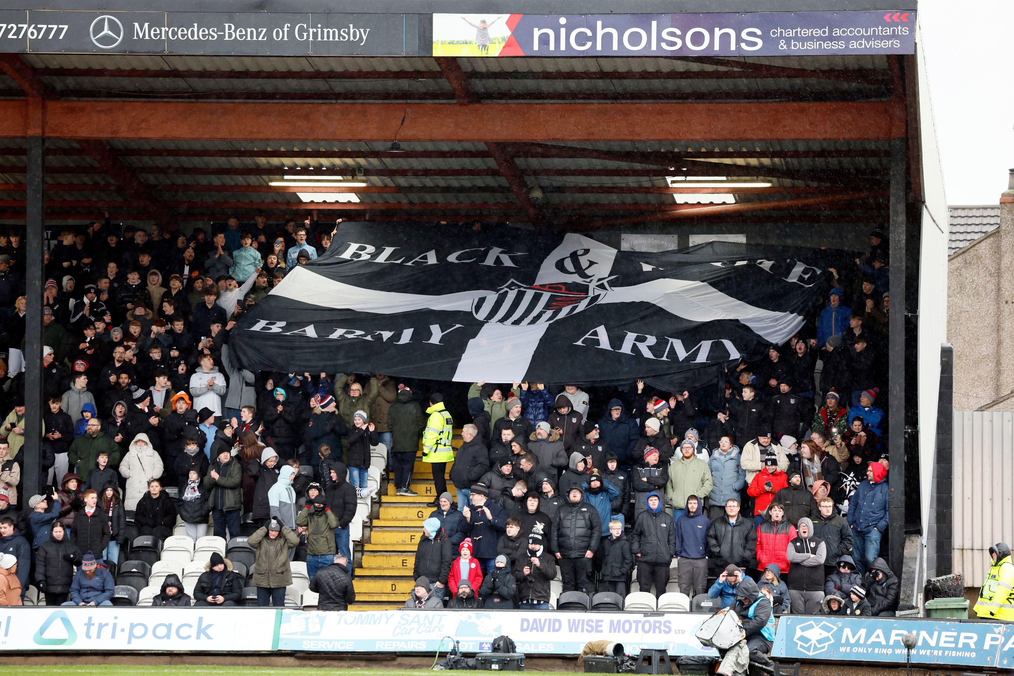 navijači grimzbi tauna