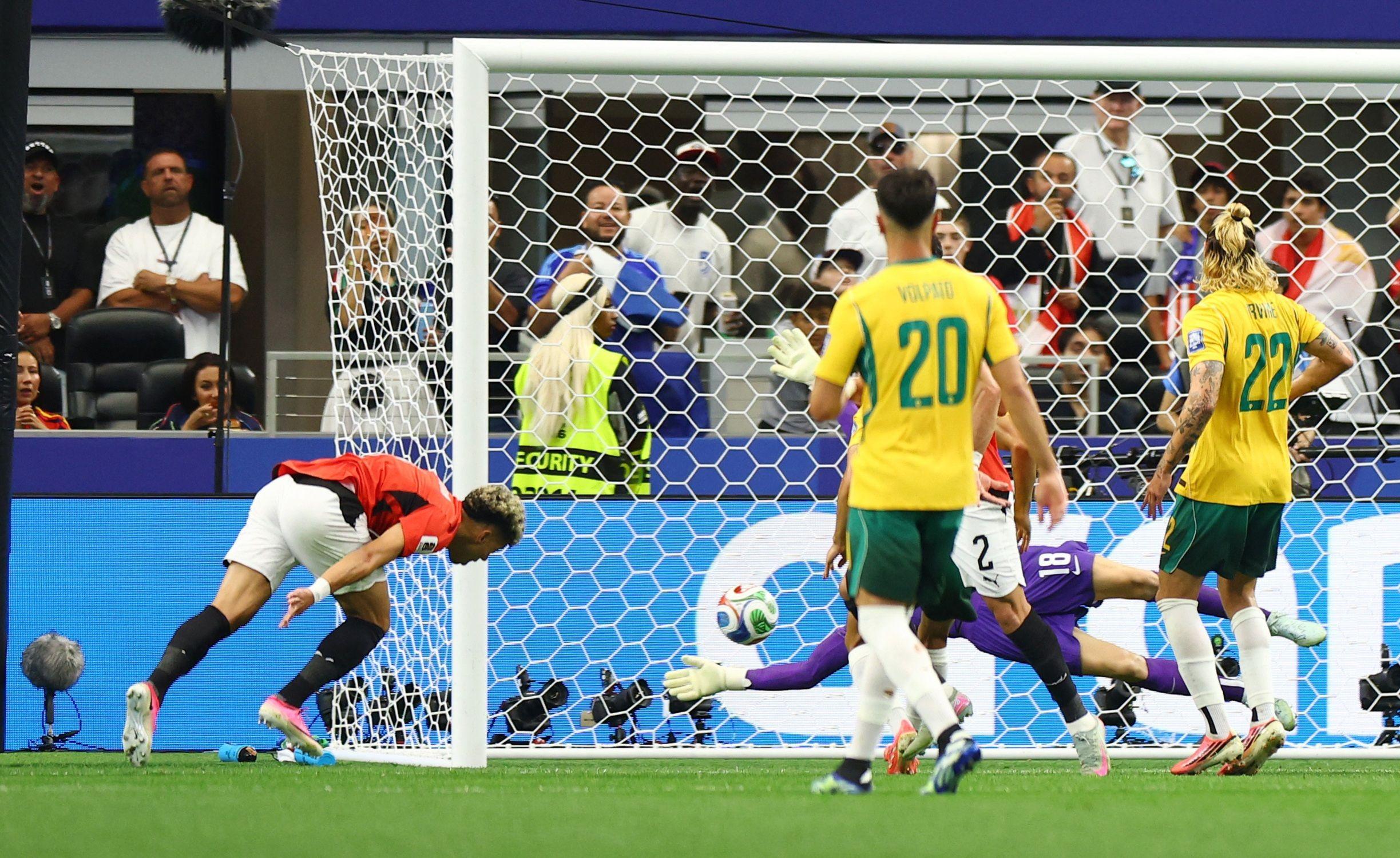 كأس العالم: إمام عاشور يمنح مصر التقدم أمام أستراليا 