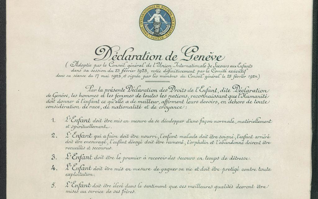 Detalle de la Declaración de Ginebra de los Derechos del Niño, con sus 5 puntos.