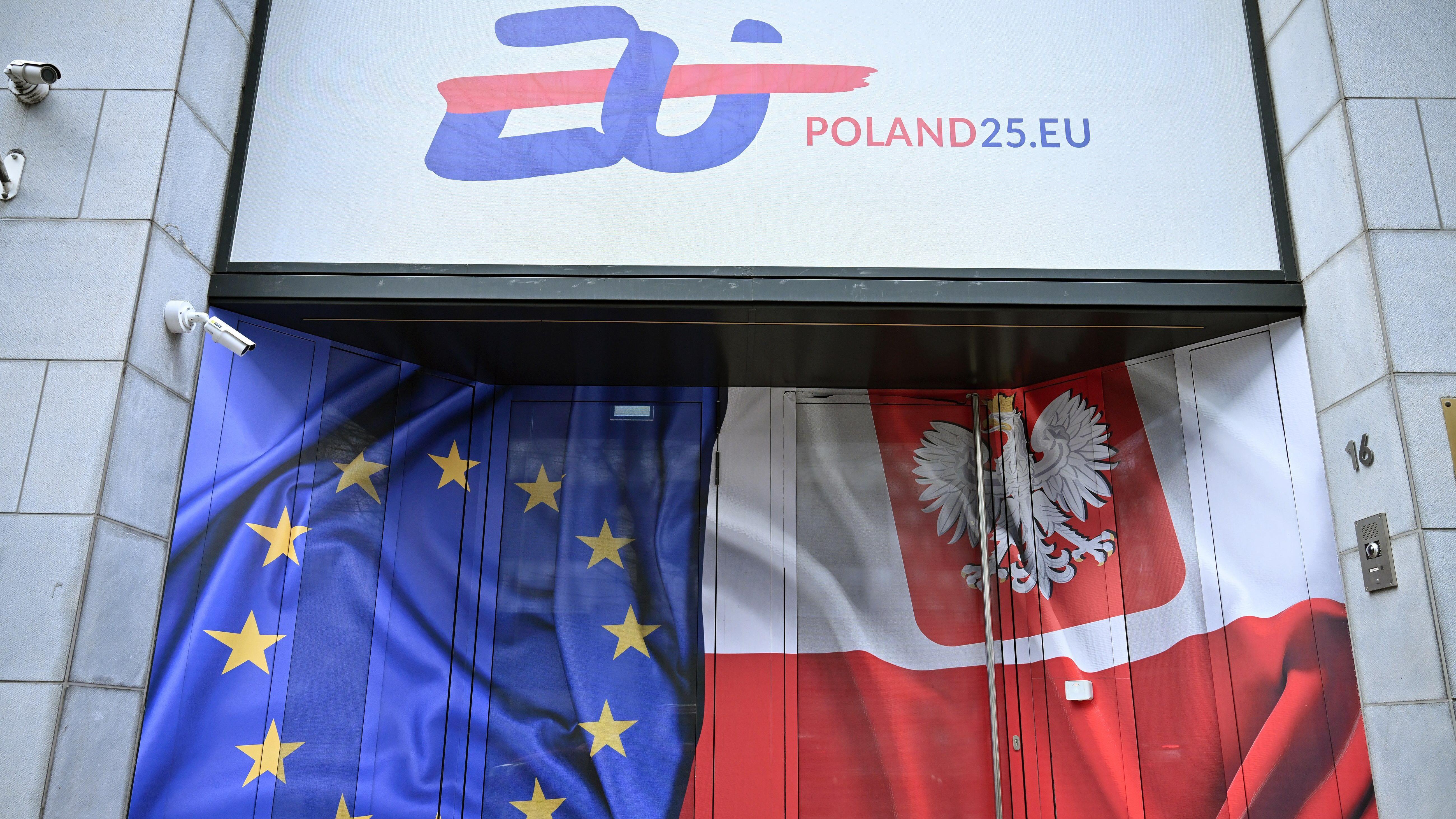 Prioriteti poljskog predsedavanja Savetom Evropske unije predstavljeni su sloganom „Bezbednost, Evropa!"
