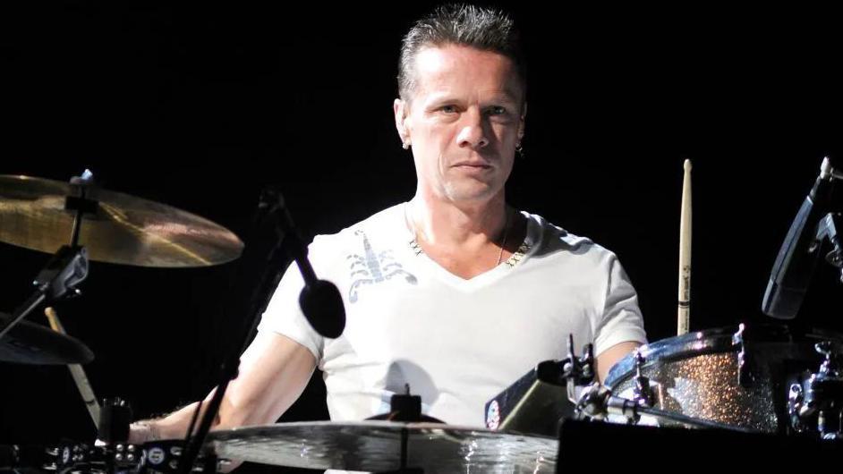 Bubnajr grupe U2 Lari Malen Mlađi