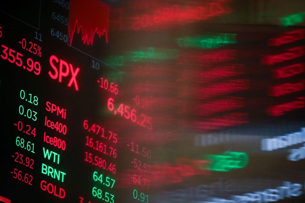 Pantallas con indicadores económicos