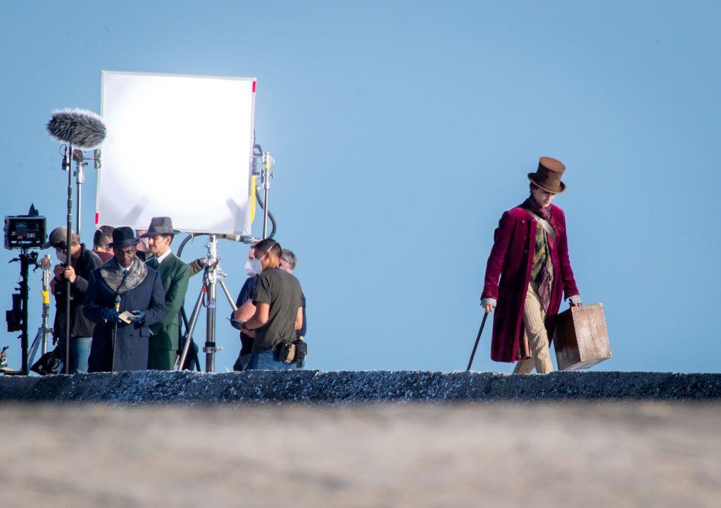 Timotheé Chalamet durante el rodaje de "Wonka" en Inglaterra.