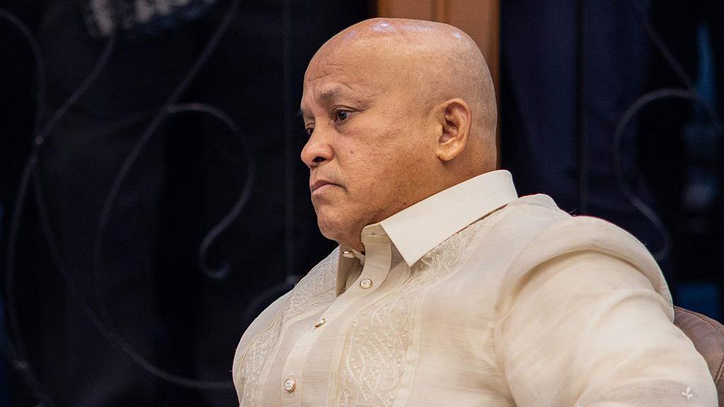 Mahkamah Pidana Internasional telah mengeluarkan surat perintah penangkapan terhadap Senator Filipina, Ronald dela Rosa.