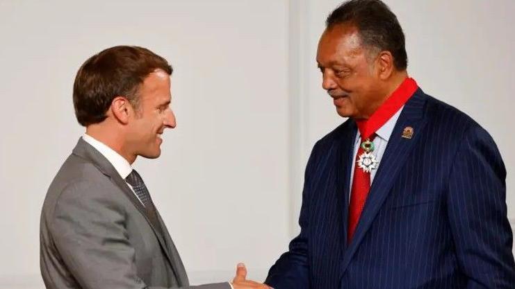 جاكسون وماكرون