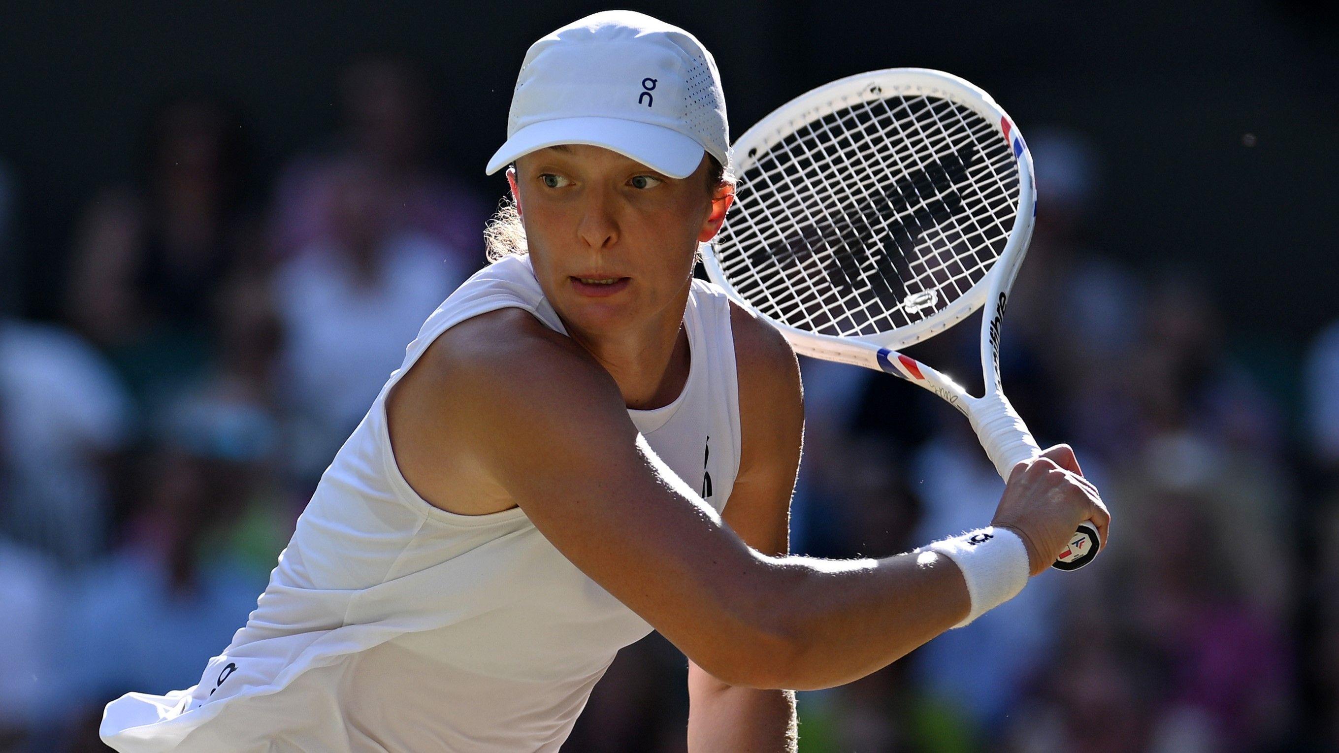 Wimbledon: Dominant Swiatek cruising towards place in final