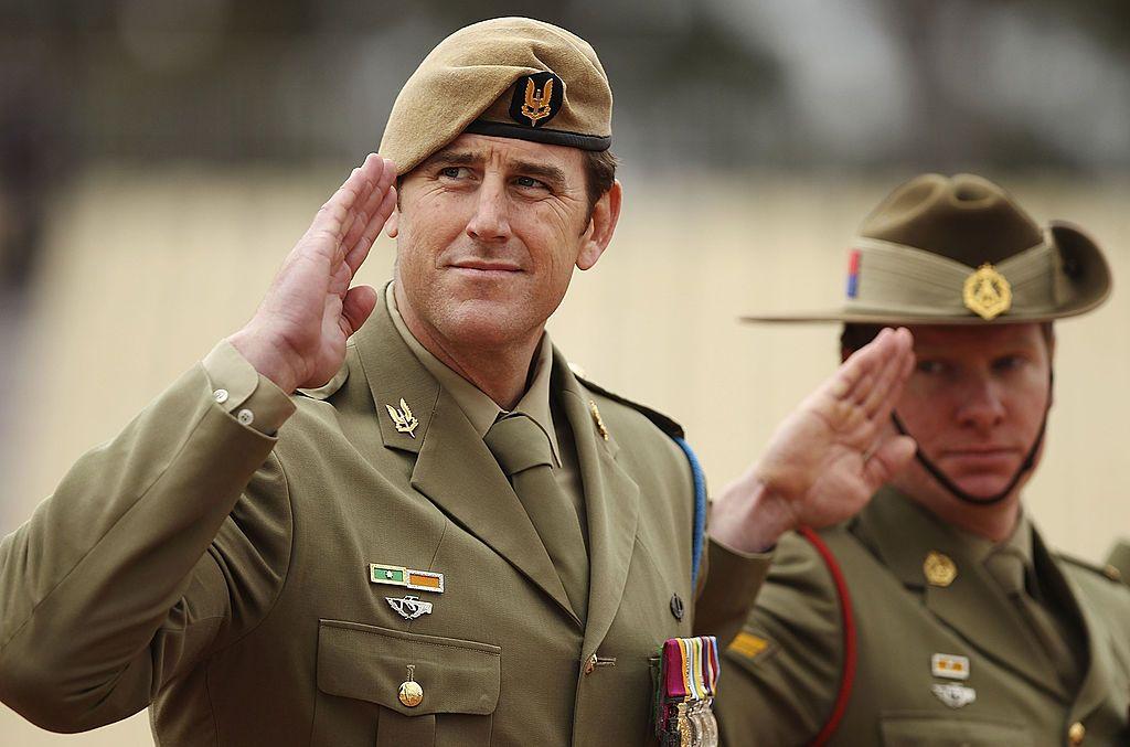 Benjamin Roberts-Smith participa en una marcha durante un servicio conmemorativo del Día ANZAC en el Monumento Conmemorativo de Guerra de Australia, el 25 de abril de 2014 en Canberra, Australia.