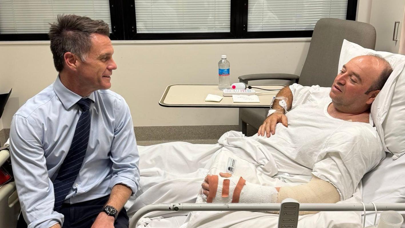 Bondi hero 'did not hesitate', family tells BBC, as Australian PM says gunmen motivated by extremism