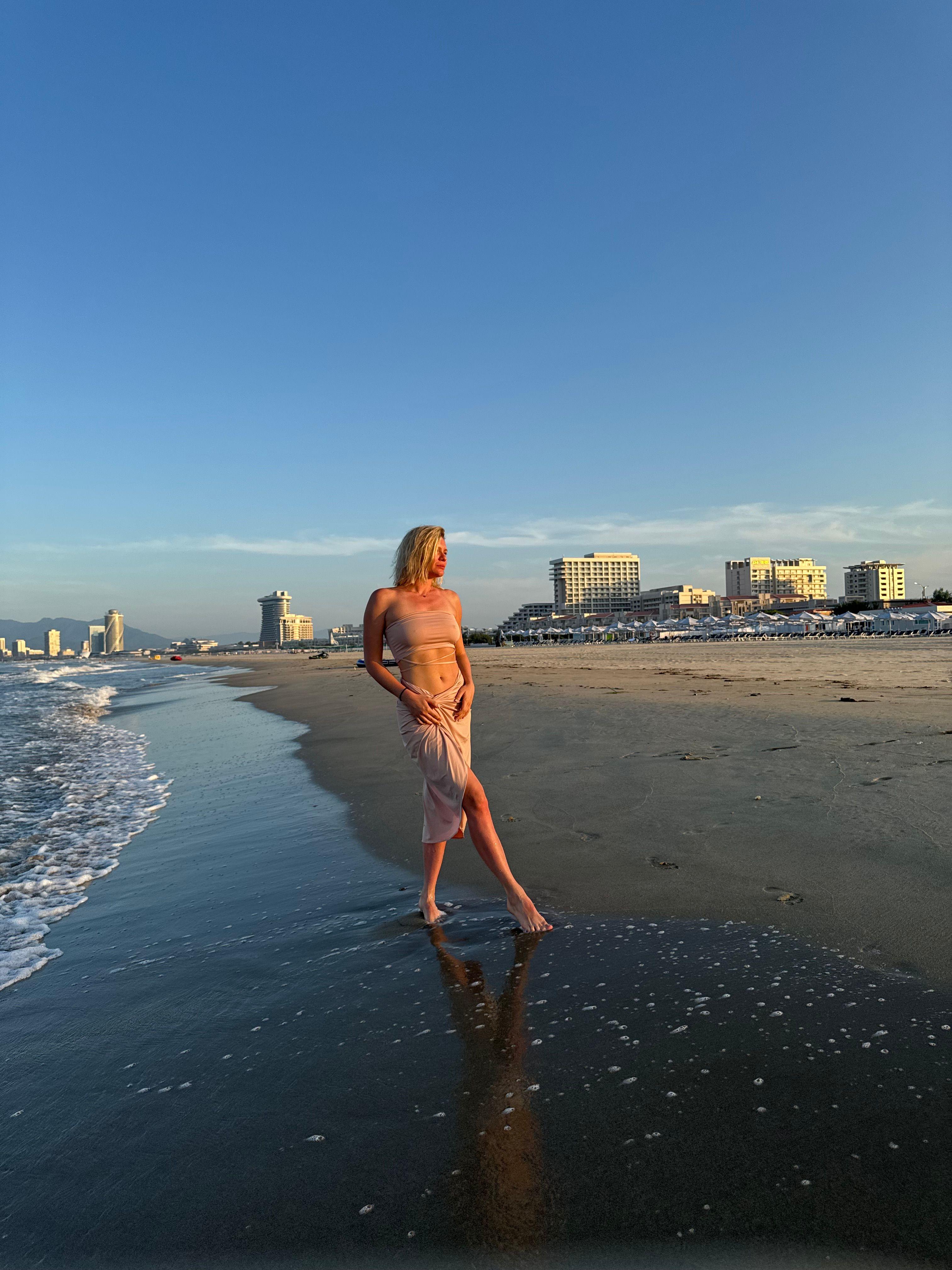 Anastasia Samsonova na plaži 