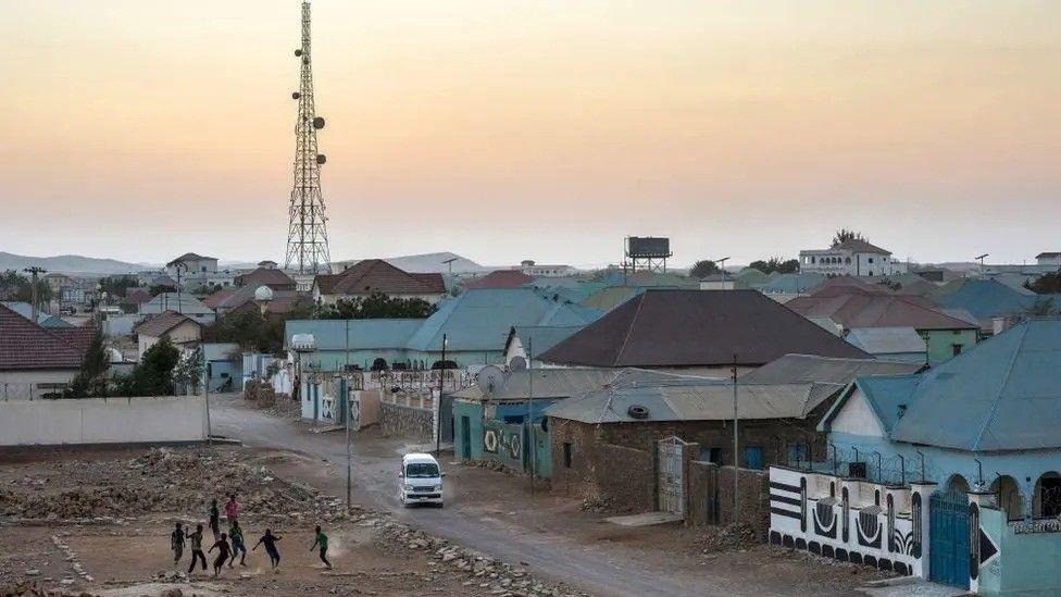 صورة لمشهد من منطقة سكنية في بونتلاند شمالي الصومال.