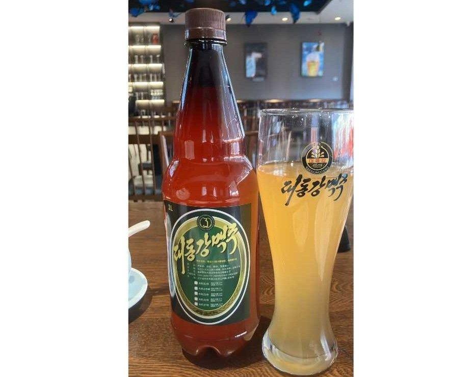 중국 단동에 위치한 북한 식당에서 판매 중인 대동강맥주