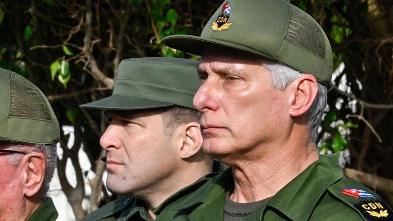 El presidente de Cuba, Miguel Díaz-Canel, con el nieto de Raúl Castro, Raúl Guillermo Rodríguez Castro.
