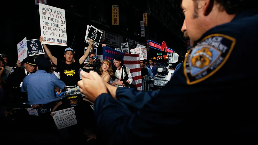 مجندون في الجيش الأمريكي يحتجون للمطالبة بحقوق المثليين في التسعينيات